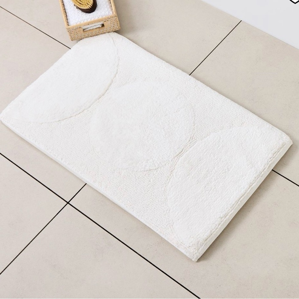 West Elm Luxurious White Memory From Bath Mat